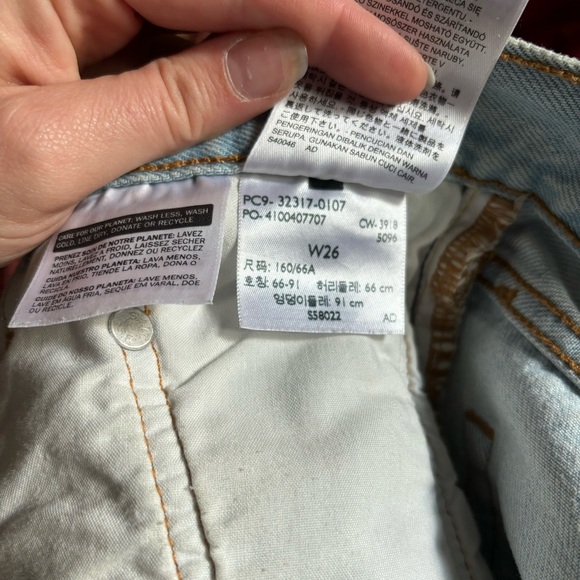 501 Levi shorts - Picture 5 of 8